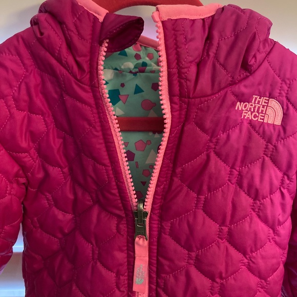 The North Face Reversible Aqua/Pink Puffer for Girls Size 0-3M Outdoor ~ Winter! - Picture 2 of 5